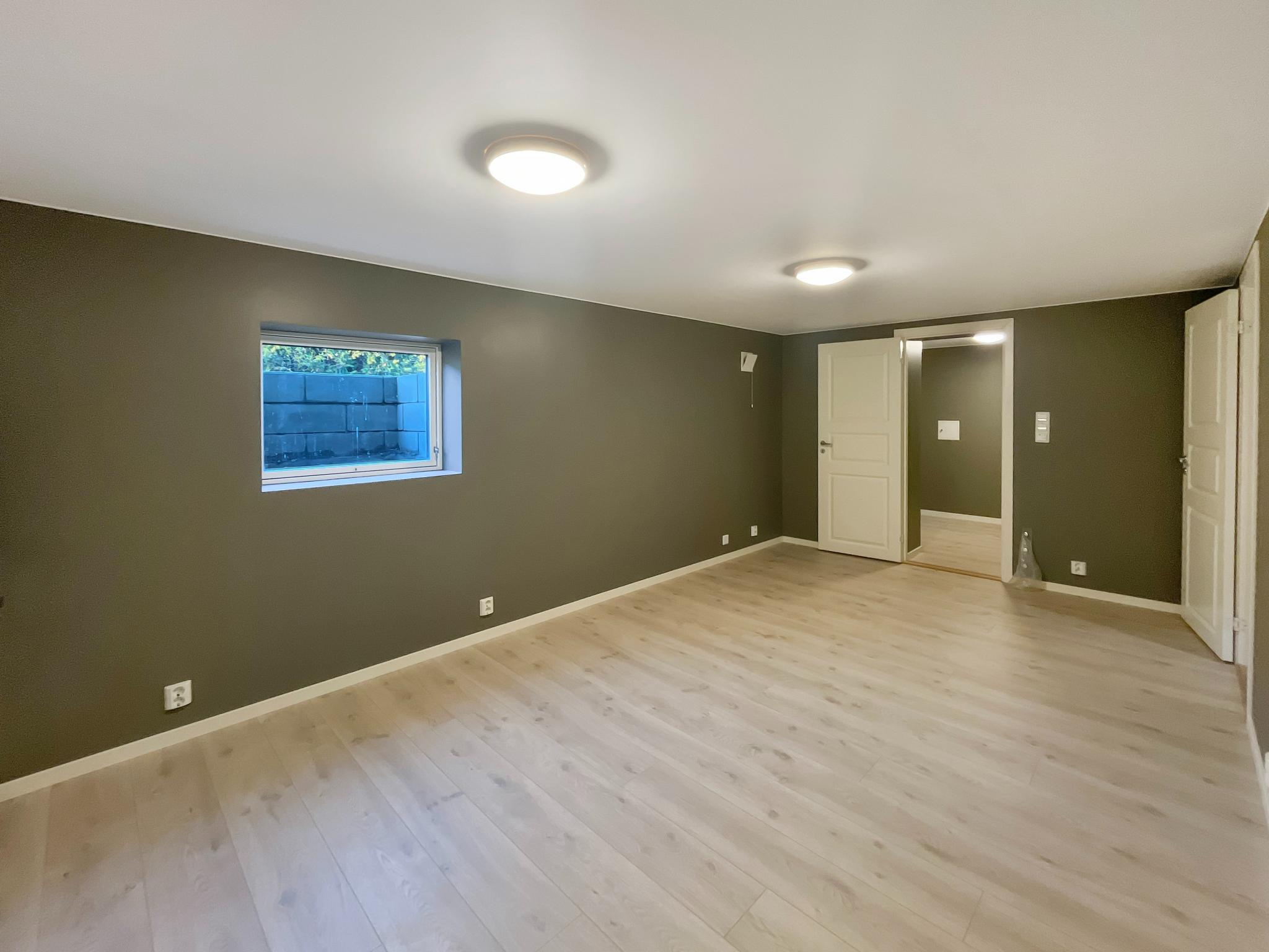 Stue / Kjøkken mot gang